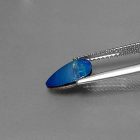 Doublet d'opale multicolore naturelle forme fantaisie, 1,06 ct, opaque