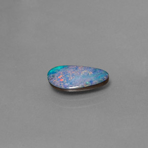 Doublet d'opale multicolore naturelle forme fantaisie, 1,26 ct, opaque