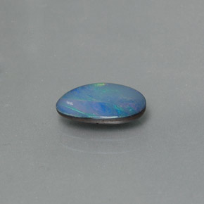Doublet d'opale multicolore naturelle forme fantaisie, 0,92 ct, opaque