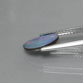 Doublet d'opale multicolore naturelle forme fantaisie, 0,92 ct, opaque