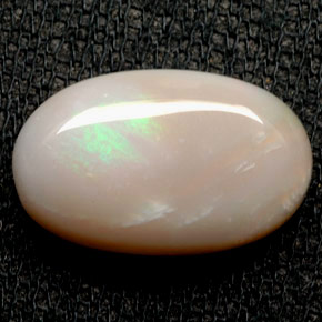 Opale multicolore naturelle coupe ovale, 5,51 ct, opaque