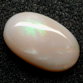 Opale multicolore naturelle coupe ovale, 5,51 ct, opaque