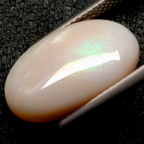 Opale multicolore naturelle coupe ovale, 5,51 ct, opaque