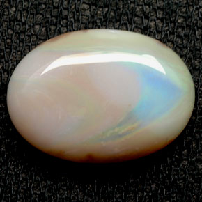 Opale multicolore naturelle coupe ovale, 6,24 ct, opaque