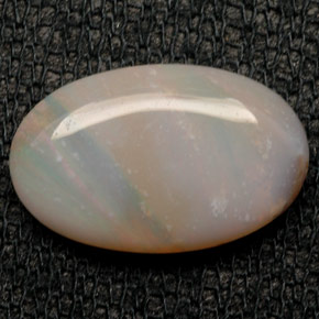 Opale multicolore naturelle coupe ovale, 2,46 ct, opaque