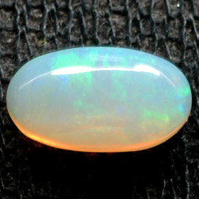 Opale multicolore naturelle transparent, 0,63 ct, transparent / translucide