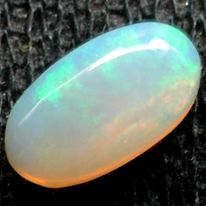Opale multicolore naturelle transparent, 0,63 ct, transparent / translucide