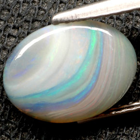 Opale multicolore naturelle coupe ovale, 1,32 ct, opaque