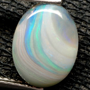 Opale multicolore naturelle coupe ovale, 1,32 ct, opaque
