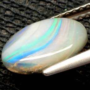 Opale multicolore naturelle coupe ovale, 1,32 ct, opaque