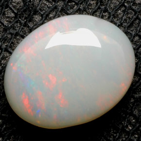 Opale multicolore naturelle coupe ovale, 0,94 ct, opaque