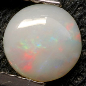 Opale multicolore naturelle coupe roude, 0,52 ct, opaque