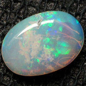 Opale multicolore naturelle coupe ovale, 0,36 ct, opaque
