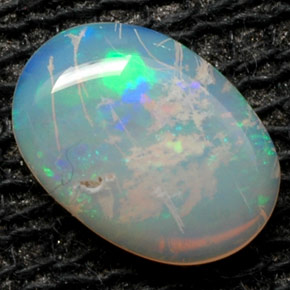 Opale multicolore naturelle coupe ovale, 0,36 ct, opaque