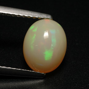 Opale multicolore naturelle coupe ovale, 1,30 ct, translucide