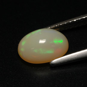 Opale multicolore naturelle coupe ovale, 1,30 ct, translucide