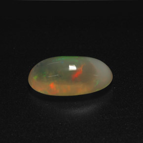 Opale multicolore naturelle coupe ovale, 2,78 ct, translucide