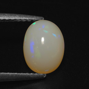 Opale multicolore naturelle coupe ovale, 1,22 ct, translucide