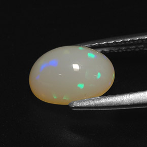 Opale multicolore naturelle coupe ovale, 1,22 ct, translucide