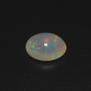 Opale multicolore naturelle coupe ovale, 1,35 ct, translucide