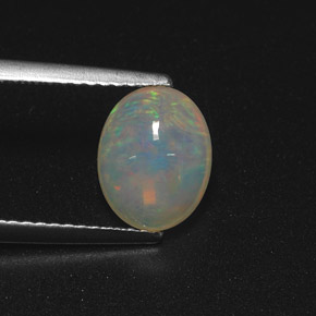 Opale multicolore naturelle coupe ovale, 1,35 ct, translucide