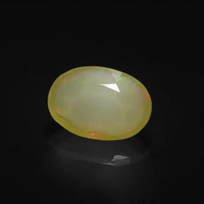 Opale multicolore naturelle coupe ovale, 1,52 ct, translucide