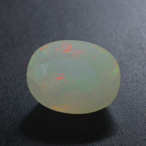 Opale multicolore naturelle coupe ovale, 2,90 ct, translucide
