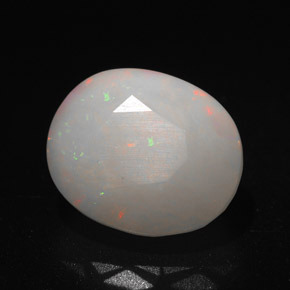 Opale multicolore naturelle coupe ovale, 3,14 ct, translucide