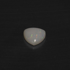 Opale multicolore naturelle trillion, 0,60 ct, translucide