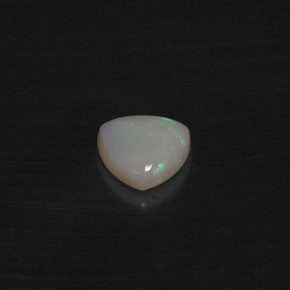 Opale multicolore naturelle trillion, 0,69 ct, translucide
