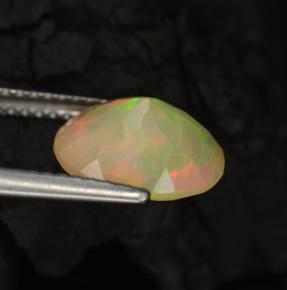 Opale multicolore naturelle coupe ovale, 1,57 ct, translucide