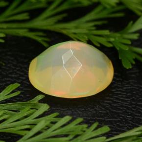 Opale jaune naturelle coupe ovale, 1,69 ct, translucide