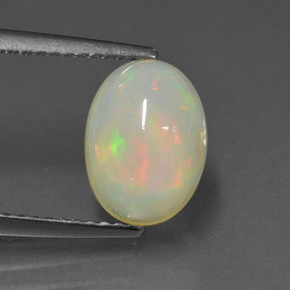 Opale multicolore naturelle coupe ovale, 1,77 ct, translucide