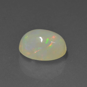 Opale multicolore naturelle coupe ovale, 1,77 ct, translucide