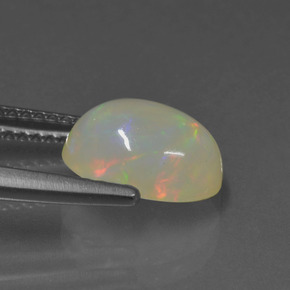 Opale multicolore naturelle coupe ovale, 1,77 ct, translucide