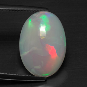 Opale multicolore naturelle coupe ovale, 5,49 ct, opaque