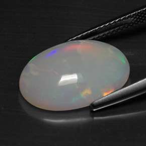 Opale multicolore naturelle coupe ovale, 5,49 ct, opaque