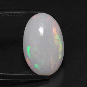 Opale multicolore naturelle coupe ovale, 5,49 ct, opaque