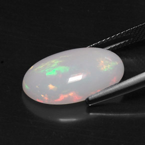 Opale multicolore naturelle coupe ovale, 5,49 ct, opaque