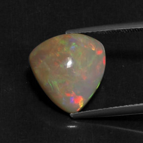 Opale multicolore naturelle trillion, 4,22 ct, opaque