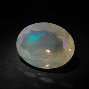 Opale multicolore naturelle coupe ovale, 3,63 ct, transparent