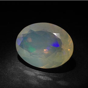 Opale multicolore naturelle coupe ovale, 3,63 ct, transparent