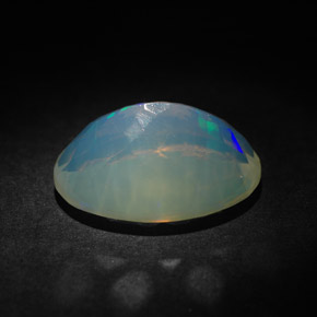 Opale multicolore naturelle coupe ovale, 3,63 ct, transparent