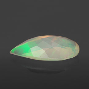 Opale multicolore naturelle en forme de poire, 2,73 ct, transparent