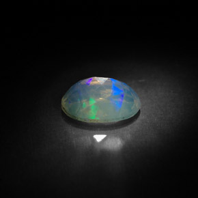 Opale multicolore naturelle transparent, 0,83 ct, transparent / translucide