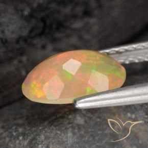 Opale Multicolore naturelle ovale, 0.86 ct, Translucide