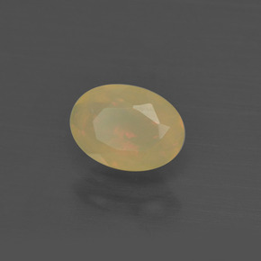 Opale multicolore naturelle coupe ovale, 0,48 ct, translucide