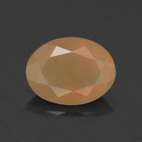 Opale multicolore naturelle coupe ovale, 0,69 ct, translucide