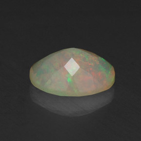 Opale multicolore naturelle transparent, 0,66 ct, transparent / translucide