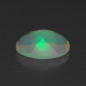 Opale multicolore naturelle transparent, 0,66 ct, transparent / translucide